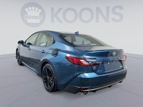 Used 2025 Toyota Camry SE w/ Convenience Package FWD image 4