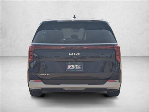 Used 2026 Kia Carnival FWD image 6