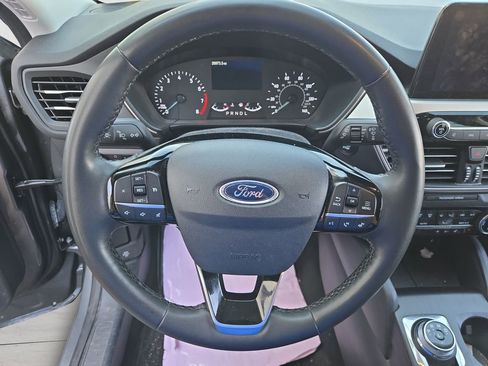 Used 2022 Ford Escape SEL image 12