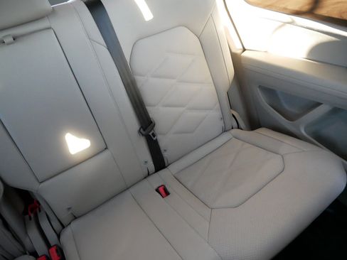 Certified 2024 Volkswagen Atlas SE image 14