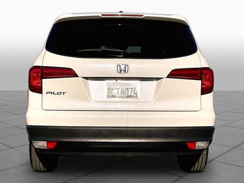 Used 2017 Honda Pilot EX image 4