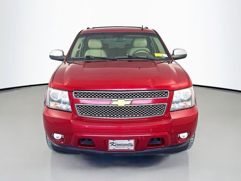 Used 2012 Chevrolet Suburban LTZ RWD image 2