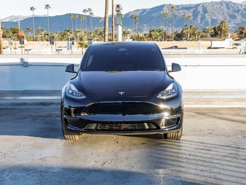 Used 2024 Tesla Model Y 2WD image 2