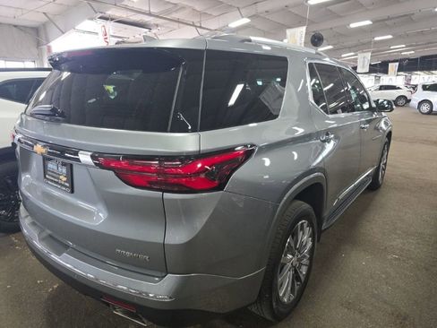 Used 2023 Chevrolet Traverse Premier FWD image 2