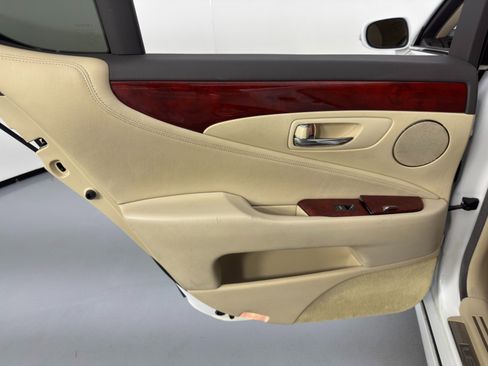 Used 2012 Lexus LS 460 w/ Comfort Pkg image 41