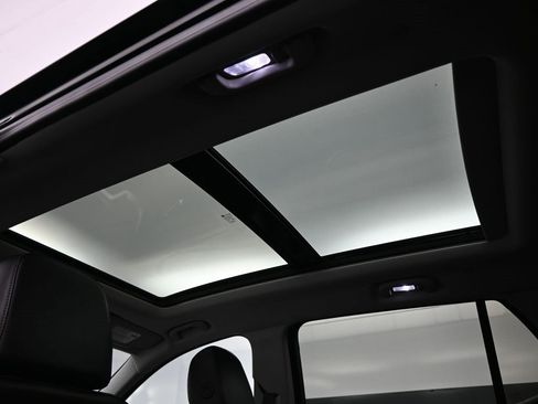 Certified 2024 GMC Terrain SLT w/ Infotainment Package II image 24