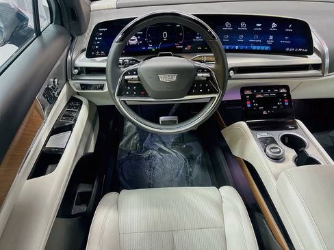 Used 2026 Cadillac Vistiq Luxury AWD/4WD image 22