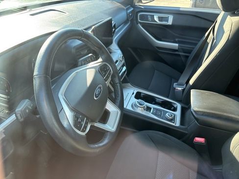 Used 2022 Ford Explorer XLT image 8
