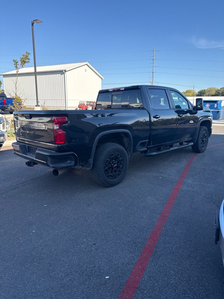 Used 2024 Chevrolet Silverado 2500 LT w/ Midnight Edition AWD/4WD image 3
