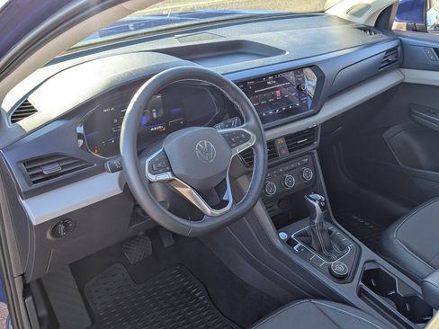 Certified 2022 Volkswagen Taos SE image 12