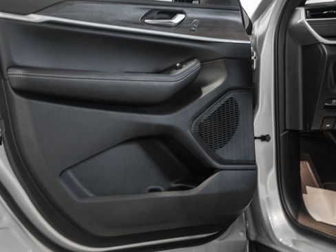 New 2025 Jeep Grand Cherokee L Limited w/ Luxury Tech Group II image 35