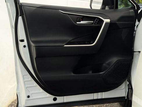Used 2023 Toyota RAV4 XSE AWD/4WD image 10