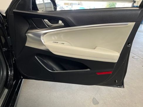 Used 2025 Genesis G70 2.5T RWD image 13