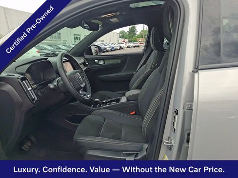 Certified 2023 Volvo XC40 B5 Plus AWD/4WD image 14
