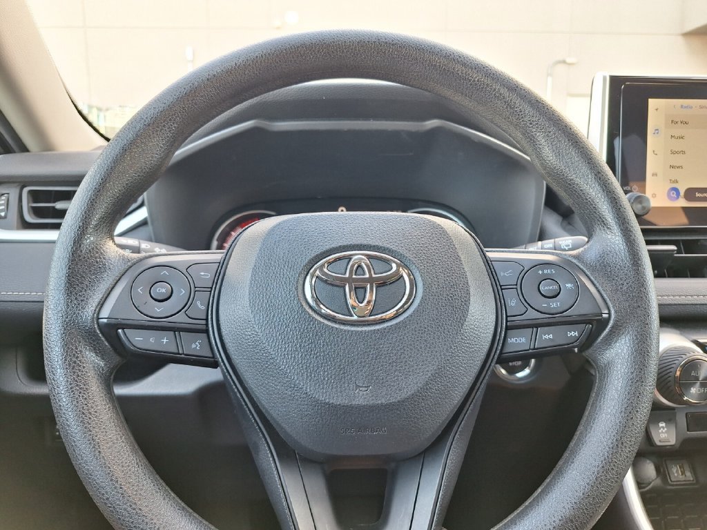 Used 2025 Toyota RAV4 XLE FWD image 14