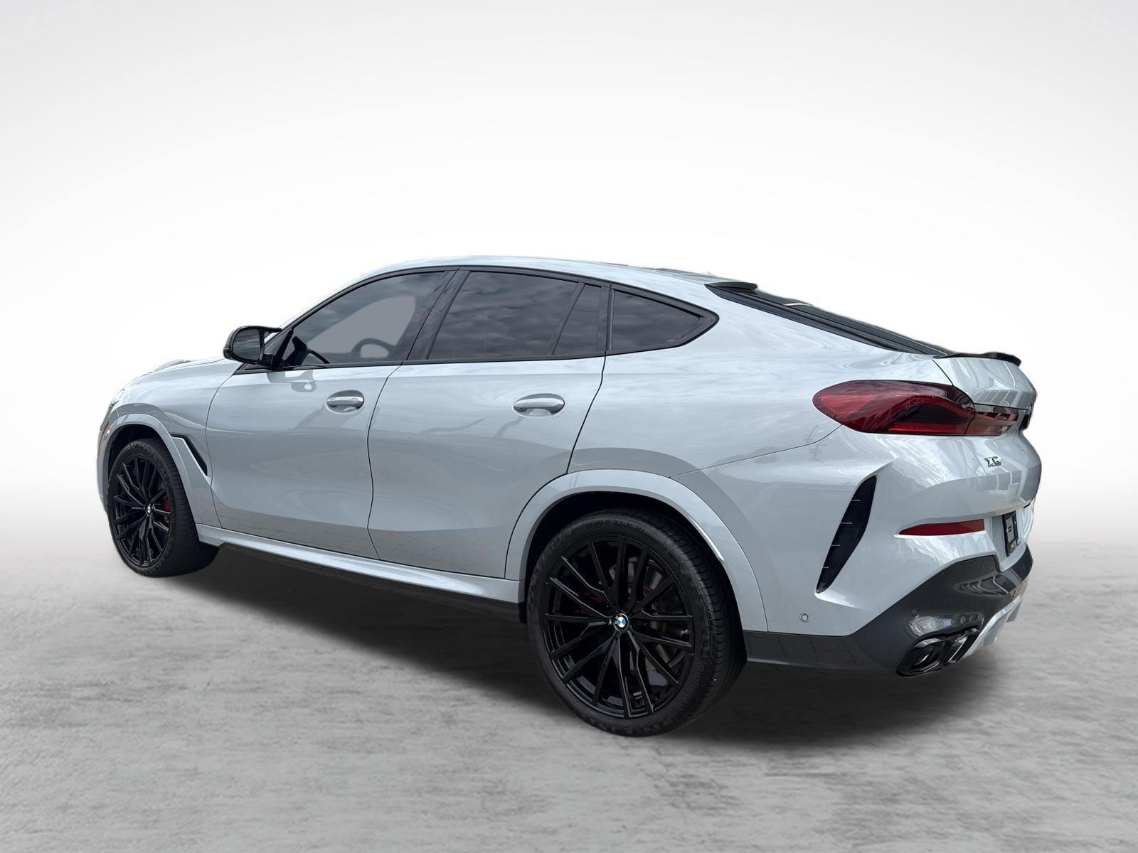 Used 2024 BMW X6 M60i w/ Dynamic Handling Package AWD/4WD image 3