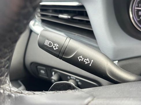 Used 2021 Buick Enclave Essence w/ Sound and Sites Package AWD/4WD image 22