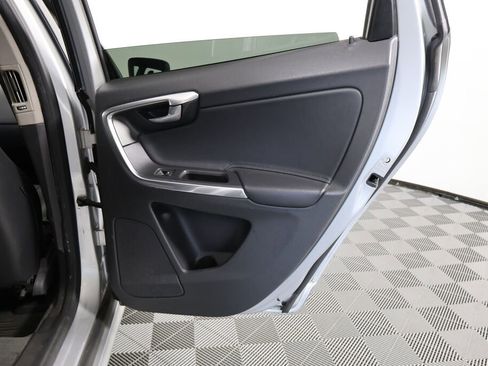 Used 2015 Volvo XC60 T6 Platinum image 22