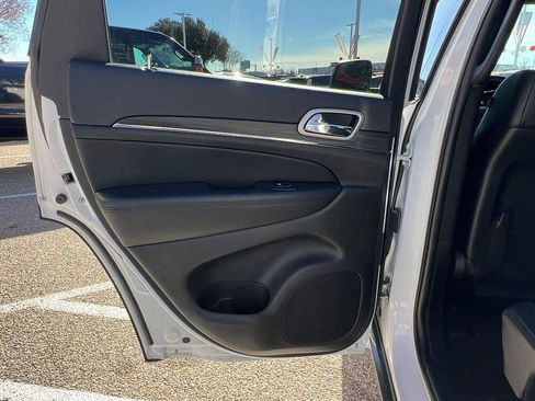 Used 2021 Jeep Grand Cherokee Limited w/ Luxury Group II image 12