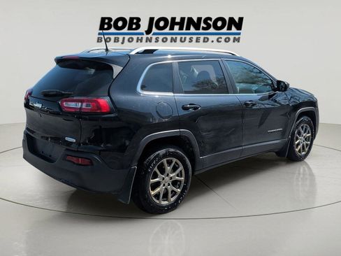 Used 2018 Jeep Cherokee Latitude Plus w/ Cold Weather Group AWD/4WD image 3