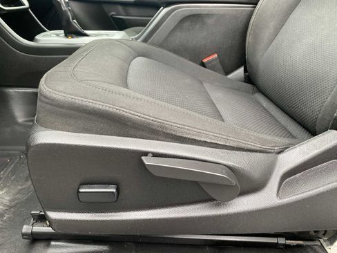 Used 2022 Chevrolet Colorado LT w/ Fleet Safety Package image 24