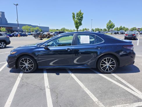 Used 2021 Toyota Camry SE FWD image 12