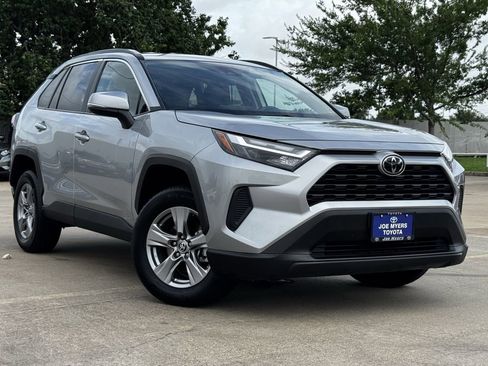 Used 2025 Toyota RAV4 XLE FWD image 2