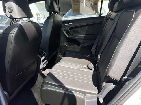 Used 2023 Volkswagen Tiguan SE R-Line FWD image 9