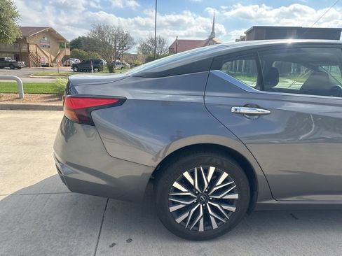 Used 2024 Nissan Altima 2.5 SV image 5