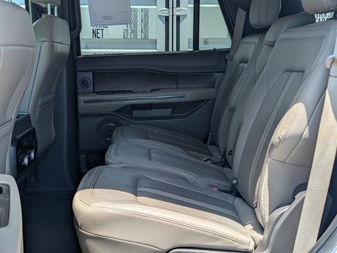 Used 2019 Ford Expedition Limited RWD image 15
