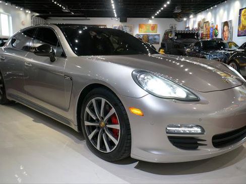 Used 2011 Porsche Panamera 4 image 1