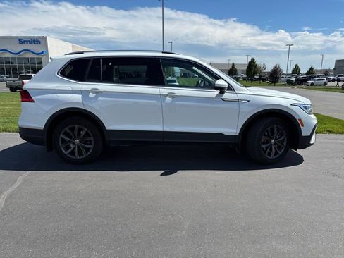 Used 2023 Volkswagen Tiguan SE w/ Panoramic Sunroof Package AWD/4WD image 2