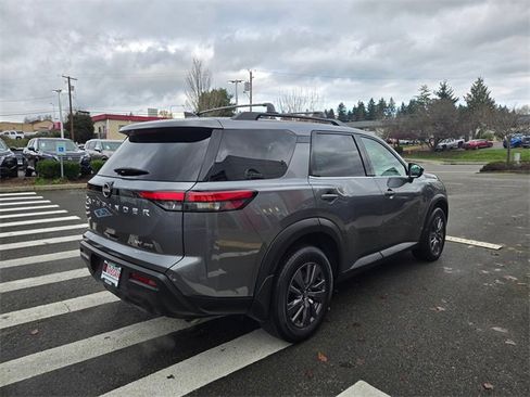 Used 2022 Nissan Pathfinder SV image 7