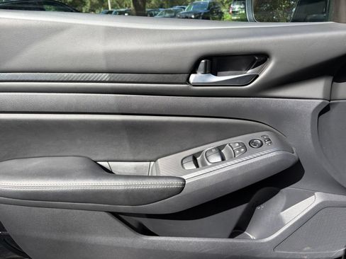 Used 2025 Nissan Altima 2.5 SV FWD image 18