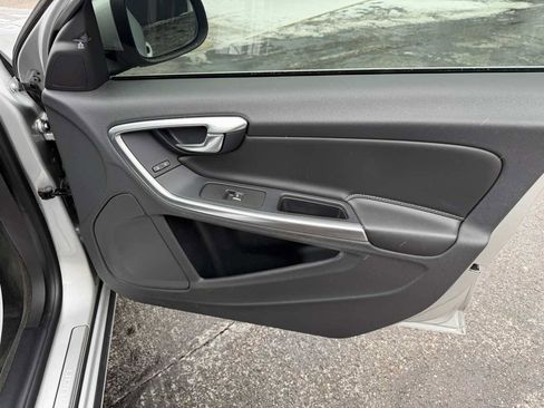 Used 2018 Volvo S60 T5 Inscription image 20