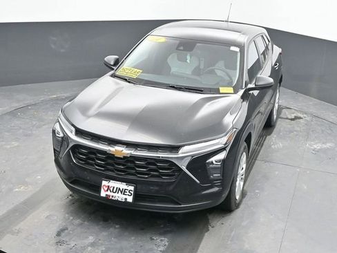 Used 2024 Chevrolet Trax LS image 32