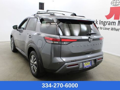 New 2026 Nissan Pathfinder SL image 2