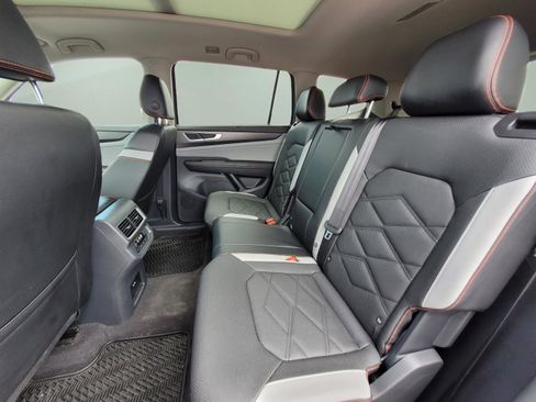 Used 2024 Volkswagen Atlas Peak Edition SE AWD/4WD image 18