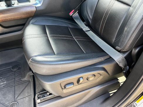 Used 2022 Chevrolet Silverado 1500 High Country w/ High Country Premium Package image 17