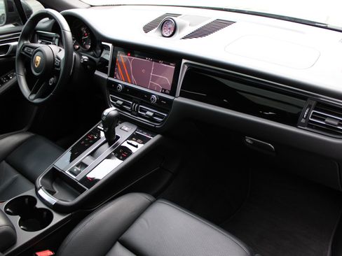 Certified 2023 Porsche Macan Turbo image 27