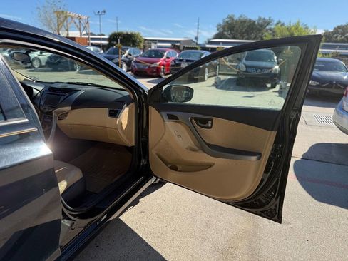 Used 2013 Hyundai Elantra Limited w/ Technology Pkg image 13