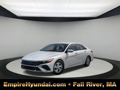 New 2025 Hyundai Elantra SE