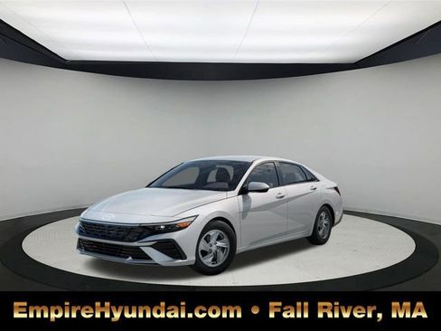 New 2025 Hyundai Elantra SE image 1