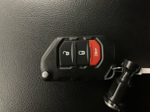 Used 2025 Jeep Gladiator Sport AWD/4WD image 15