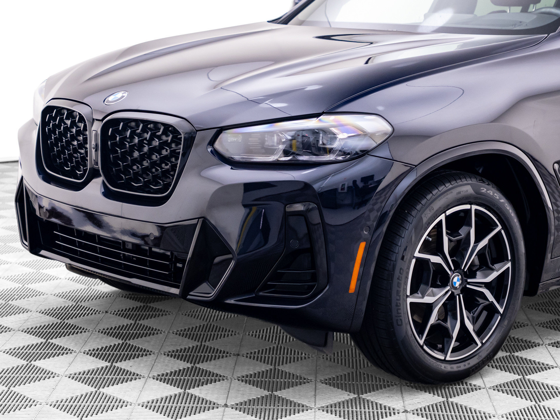 Used 2025 BMW X4 xDrive30i AWD/4WD image 38