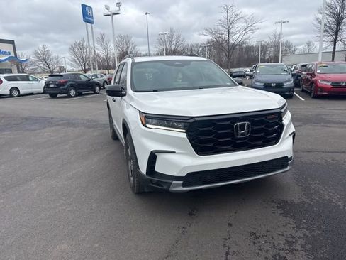 Used 2023 Honda Pilot TrailSport image 5