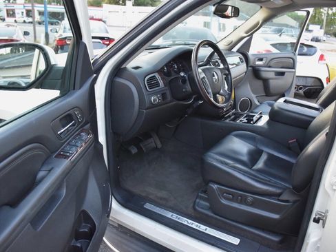 Used 2010 GMC Yukon Denali AWD/4WD image 9