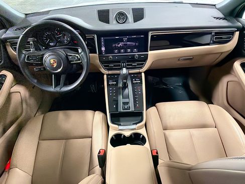 Certified 2023 Porsche Macan image 16