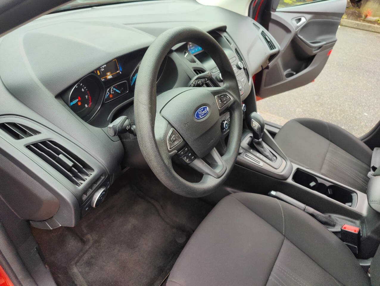 Used 2018 Ford Focus SE FWD image 18