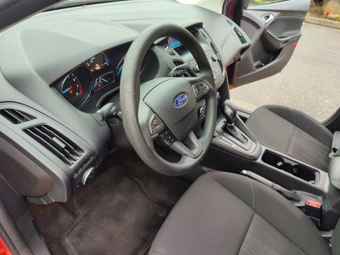 Used 2018 Ford Focus SE FWD image 18